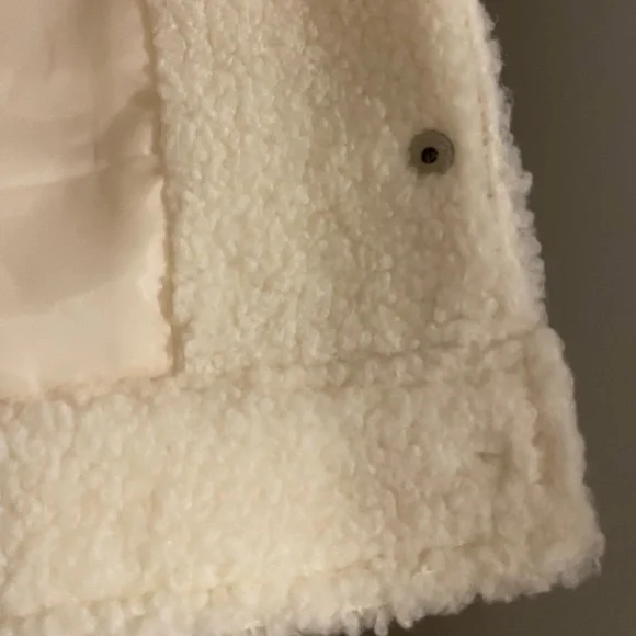 Revolve Superdown Cropped Teddy Jacket Size Small - Picture 8 of 8